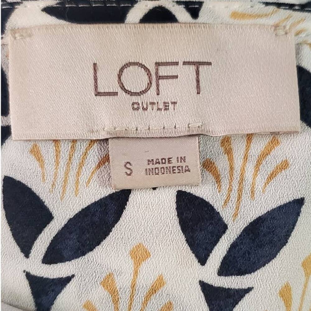 Loft Short Flutter Sleeve Light Weight Blouse Size Small - Picture 3 of 6